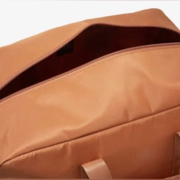 NWT DSW Travel Fall/Winter Weekender Duffle Bag with Removable Faux Sherpa Pouch - Picture 6 of 11